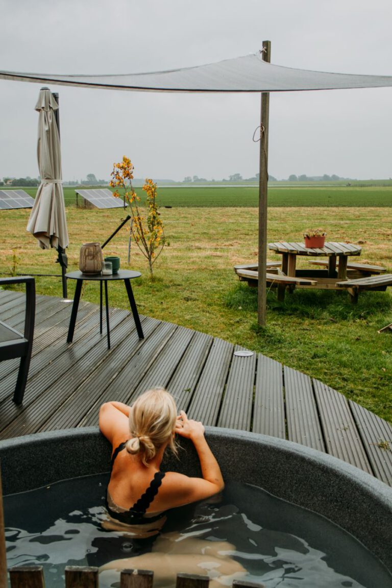 Stayurt Anna Palowna buiten hottub