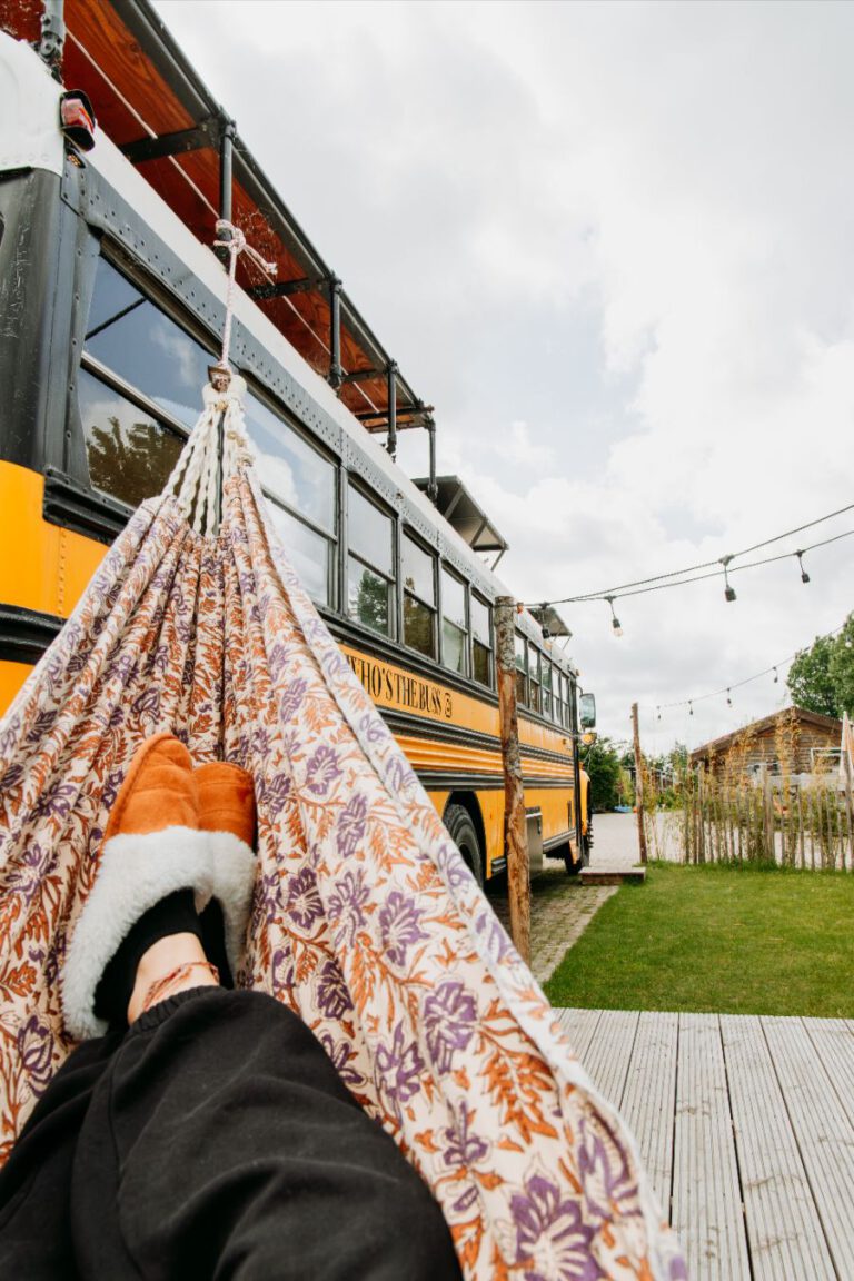 Amerikaanse schoolbus Camping de tulpenweide